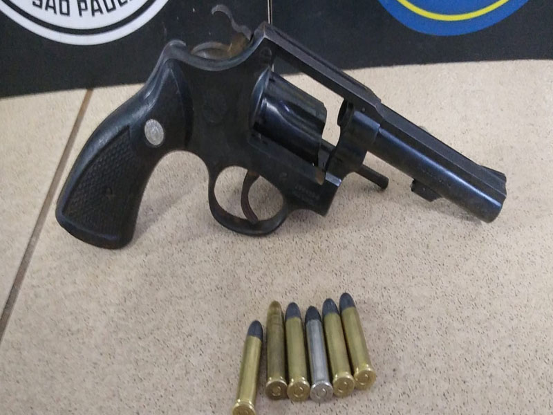 Roubo de caminhonete,  acaba com bandidos detidos pela PM