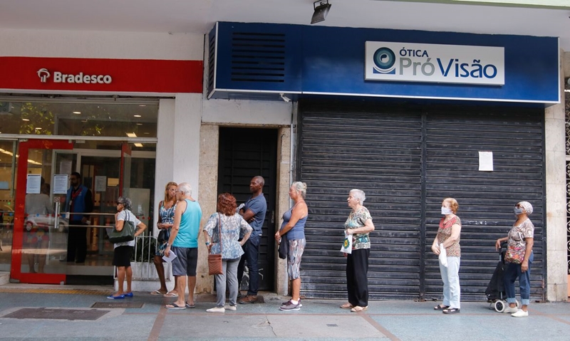 Taxa média do empréstimo pessoal tem alta de 0,74%