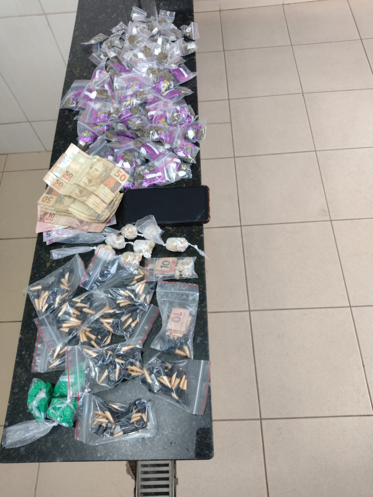Casal é preso por tráfico de drogas