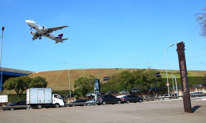 Conta de viagens internacionais teve déficit de US$ 648 milhões