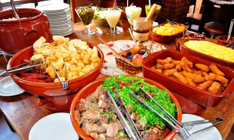 2020 registrou queda em serviços de alimentação e turismo