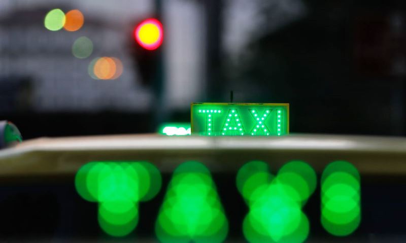 Auxílio Taxista começa a ser pago com parcela dobrada
