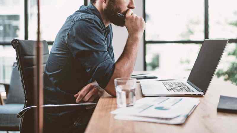 B3 cria site para ajudar brasileiro a investir