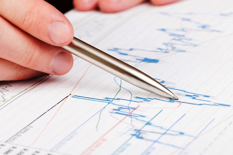 Taxas de juros recuam com apostas menos agressivas para Fed e queda do dólar