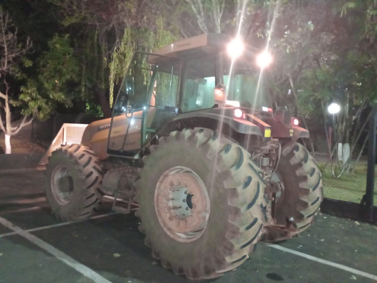 Ladrões levam tratores de fazenda na região da Aparecida da Babilônia