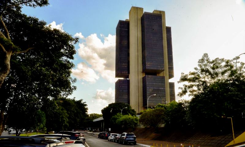 Mercado financeiro reduz projeção da inflação de 6,61% para 6,4%