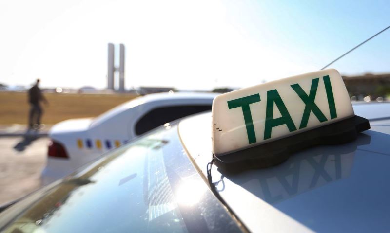 Auxílios Caminhoneiro e Taxista podem ser requeridos até 10 de outubro