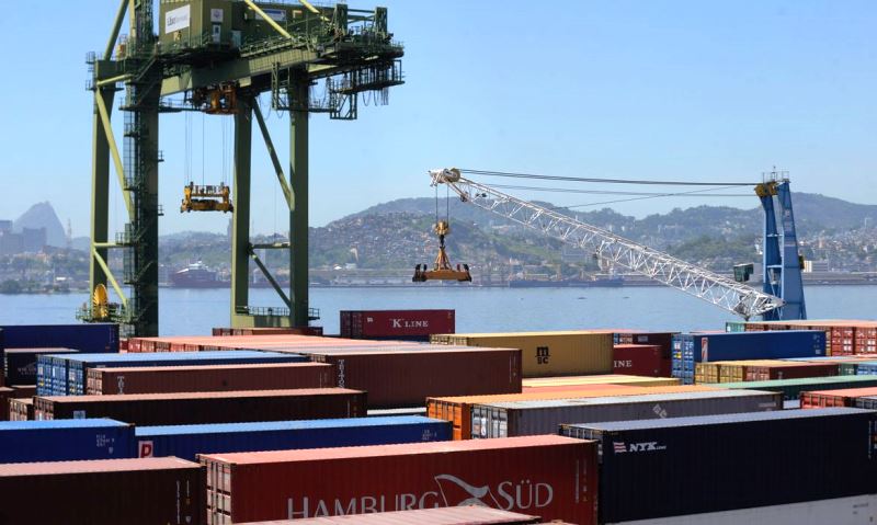 Balança tem superávit de US$ 1,323 bilhão na 2ª semana