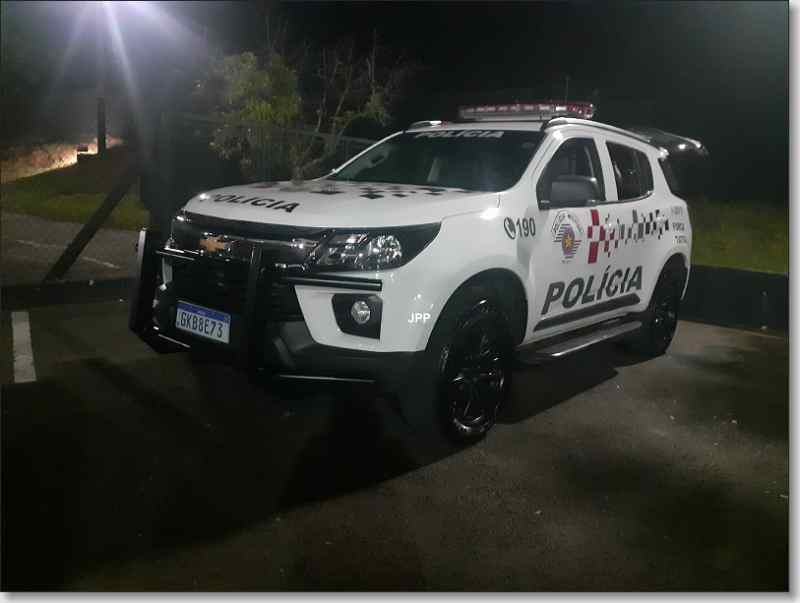 Tensão no Jardim Zavaglia: Homem armado é contido com arma de choque