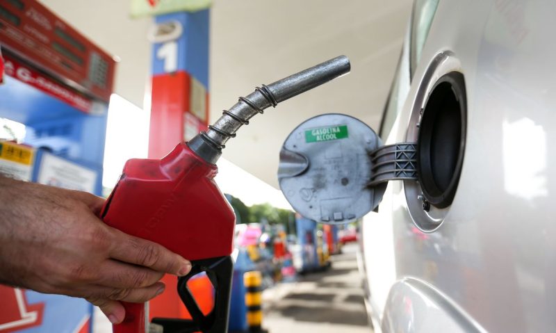 Defasagem da gasolina e do diesel volta a pressionar preços internos
