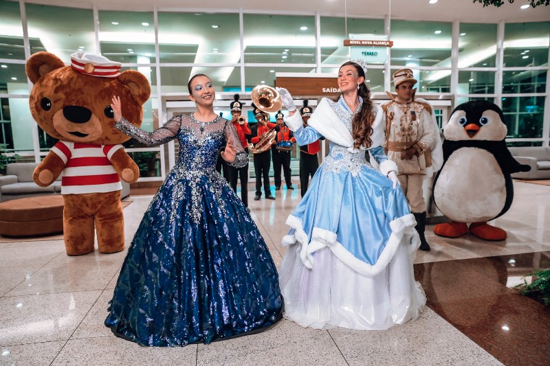 Parada de Natal do RibeirãoShopping marca a inauguração da decoração natalina inspirada na magia dos contos de fadas