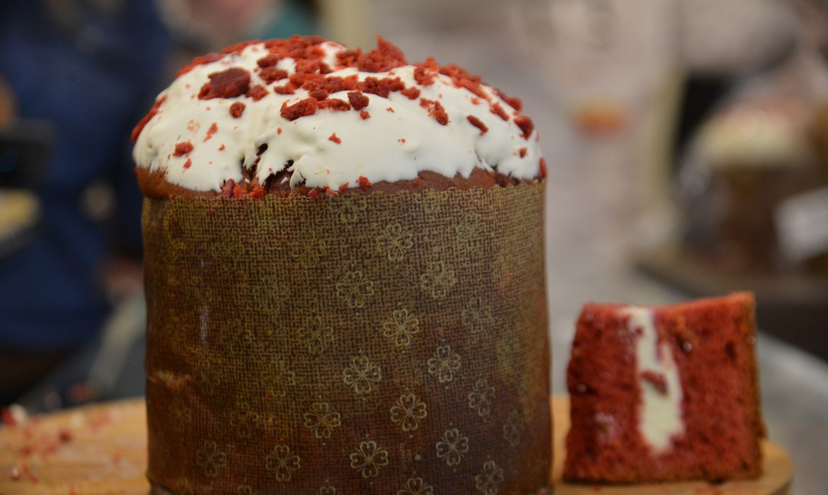 Diferença de preços de itens da ceia de Natal chega a 76%