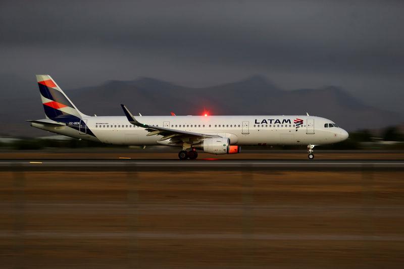 Latam amplia vantagem sobre rivais e lidera mercado doméstico na aviação
