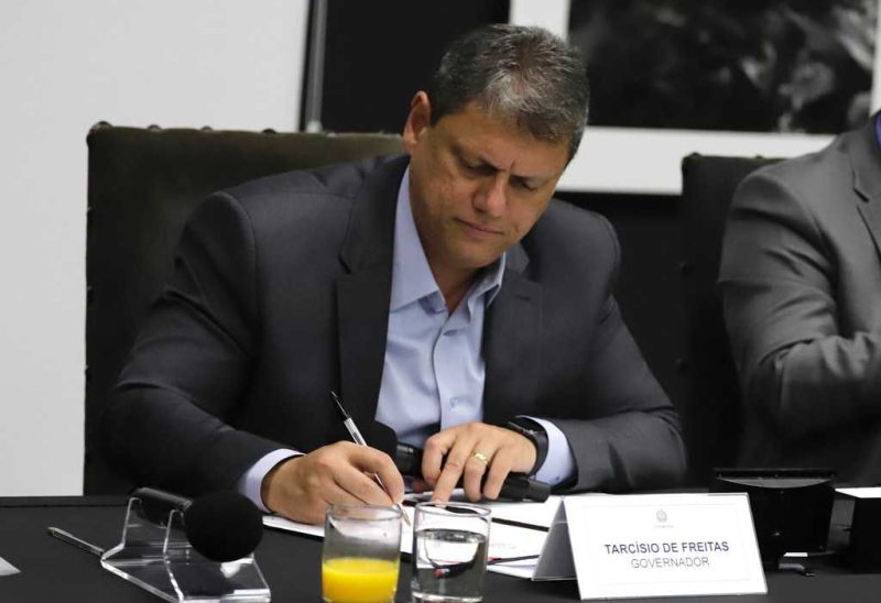 Tarcísio reduz impostos de setores produtivos até o final de 2024