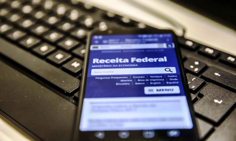 Lula avalia elevar isenção do IR a dois mínimos em 2023