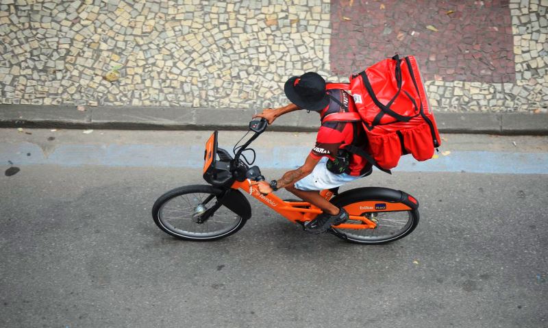 Apenas 23% dos que trabalham em transporte por aplicativo pagam INSS