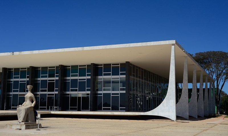 STF valida regime de autorização para transporte de passageiros