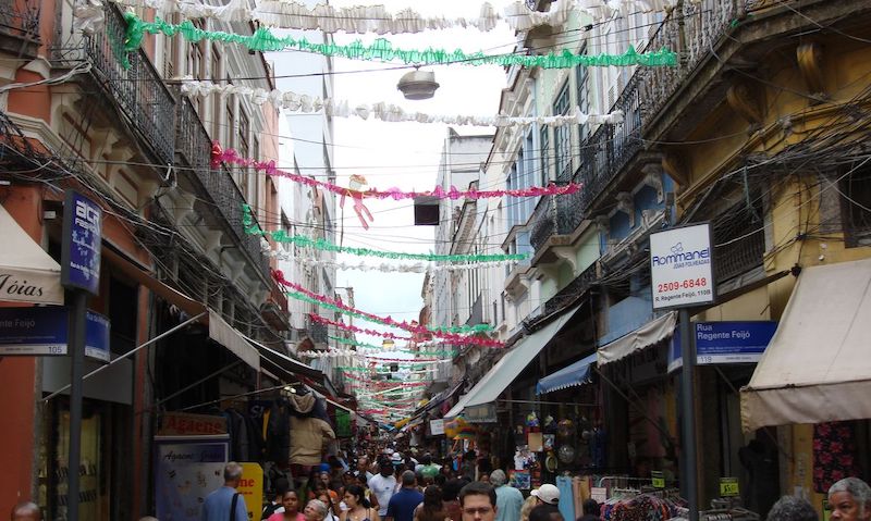 Confiança do consumidor sobe 2,5 pontos