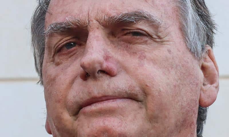 Bolsonaro tem boa evolução clínica, mas permanece na UTI sem previsão de alta