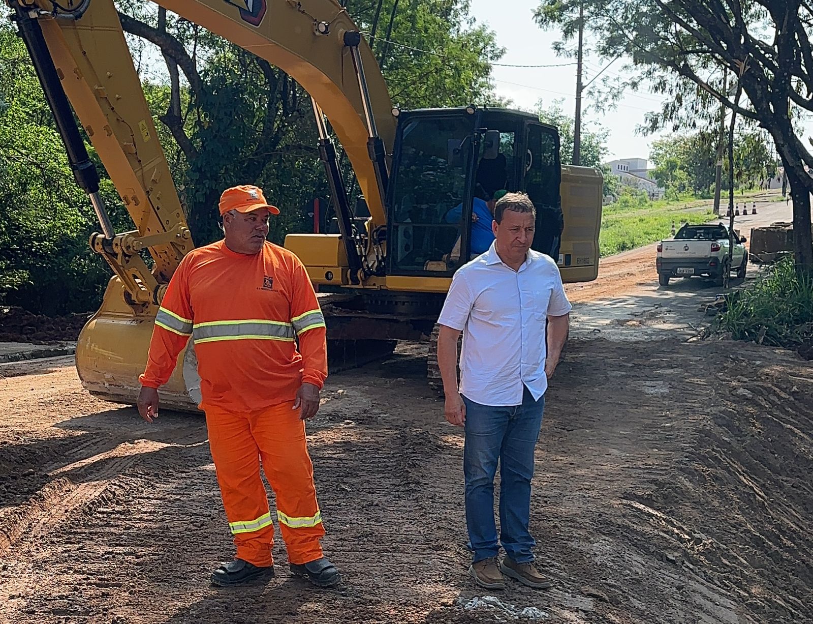 Vice-prefeito Edson Ferraz acompanha de perto as obras na Rua General Osório