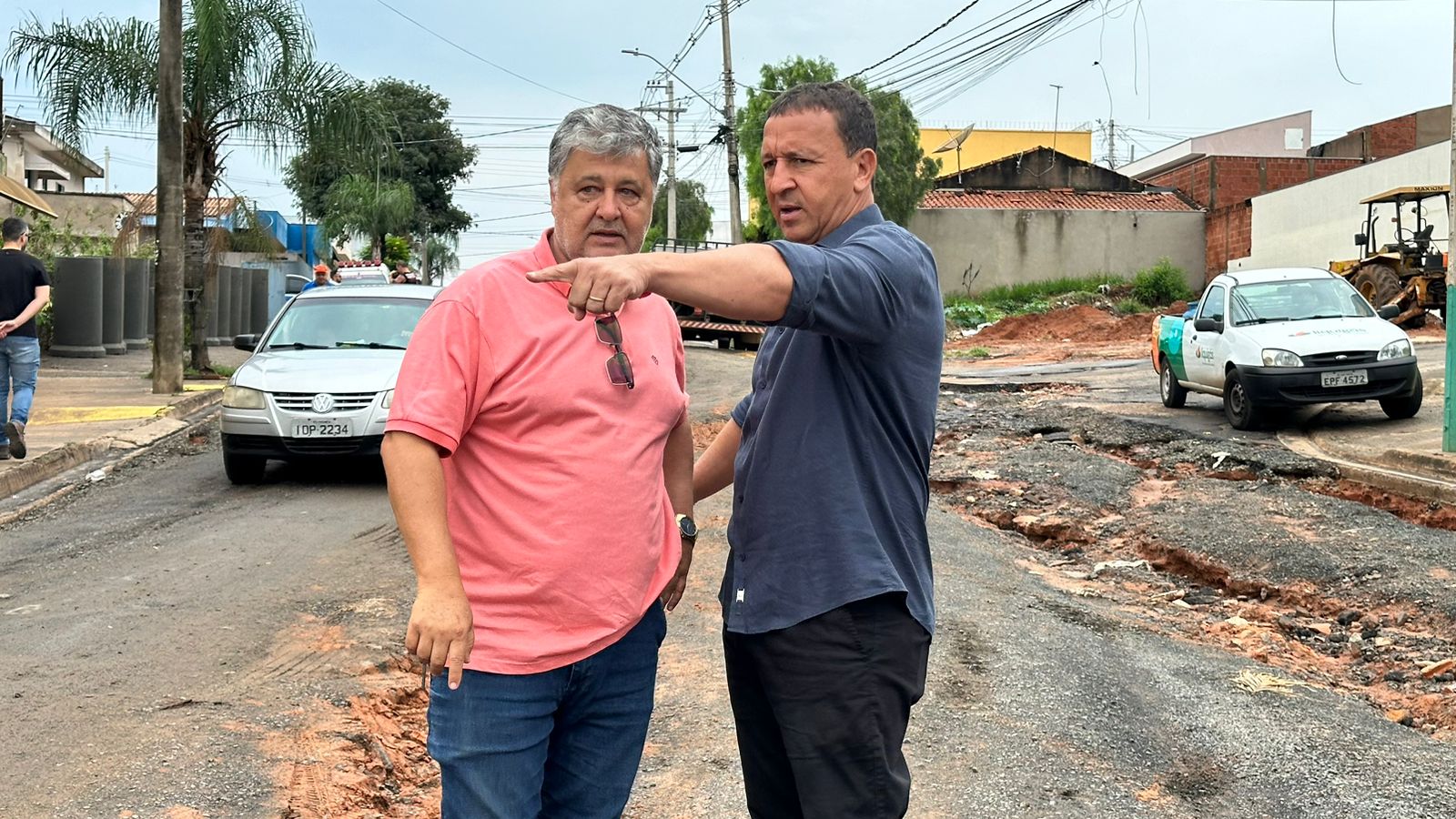 Vice-Prefeito visita Rua Tetra Campeonato para avaliar danos causados por intensa chuva