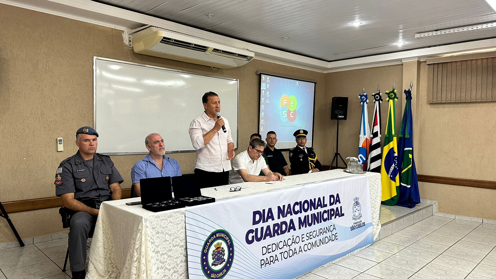 Vice-Prefeito Edson Ferraz Participa de Cerimônia em Homenagem ao Dia Nacional da Guarda Municipal