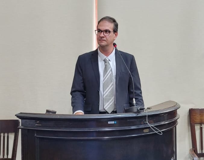 Professor Paolino assume mandato na Câmara
