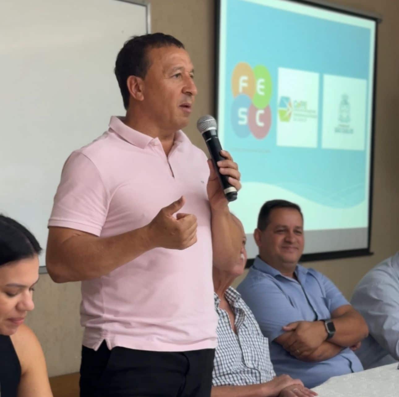 Edson Ferraz participa de lançamento de convênio entre FESC e Educação