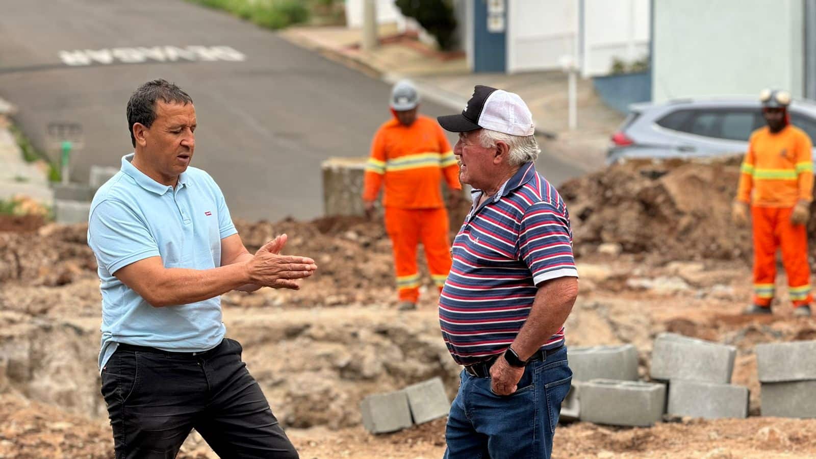 Edson Ferraz acompanha obras da nova ponte do Córrego Lazarini