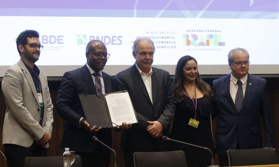 Acordo busca aprimorar políticas sobre direitos humanos