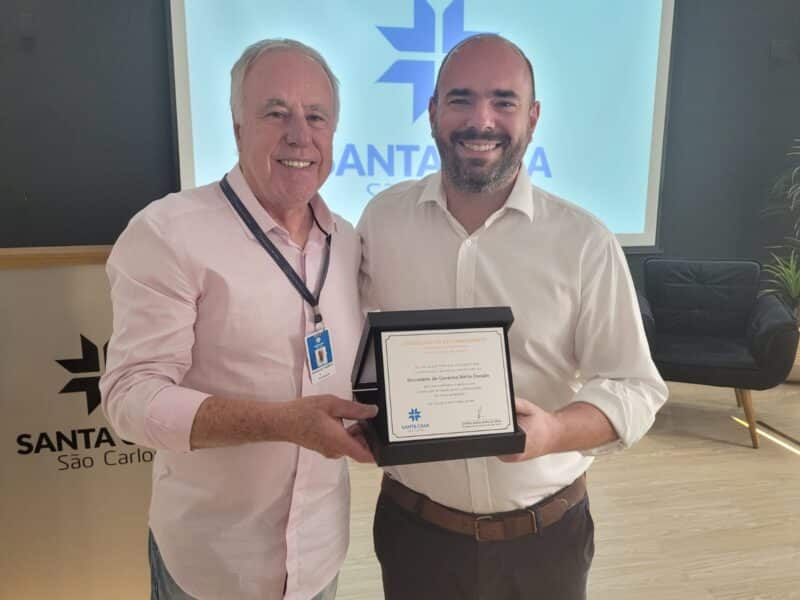 Santa Casa presta homenagem a prefeito Airton Garcia e secretário Netto Donato