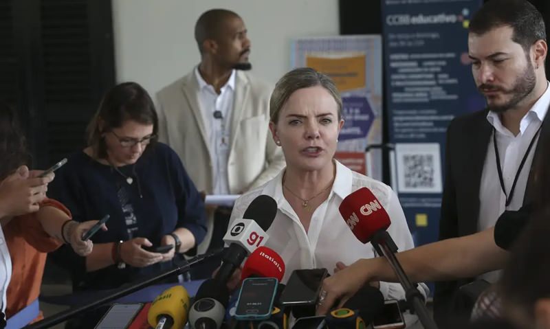 Gleisi diz que apoio de deputados de partidos da base é ‘absurdo’