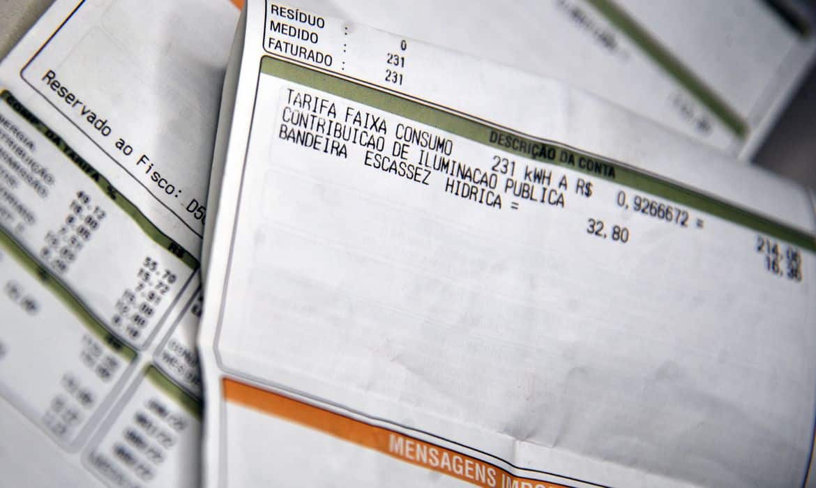 Distribuidoras de energia pedem isenção para mais pobres