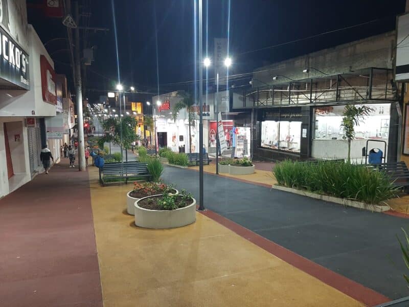 Comércio tem horário especial para 15 de Novembro e Black Friday   