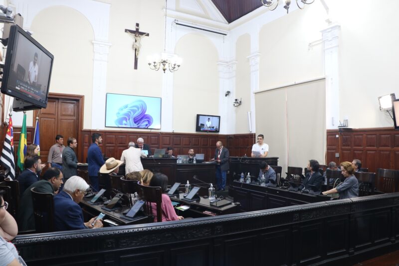 Escola enaltece parceria entre ‘Guião no Parlamento’ e ‘Visite a Câmara’