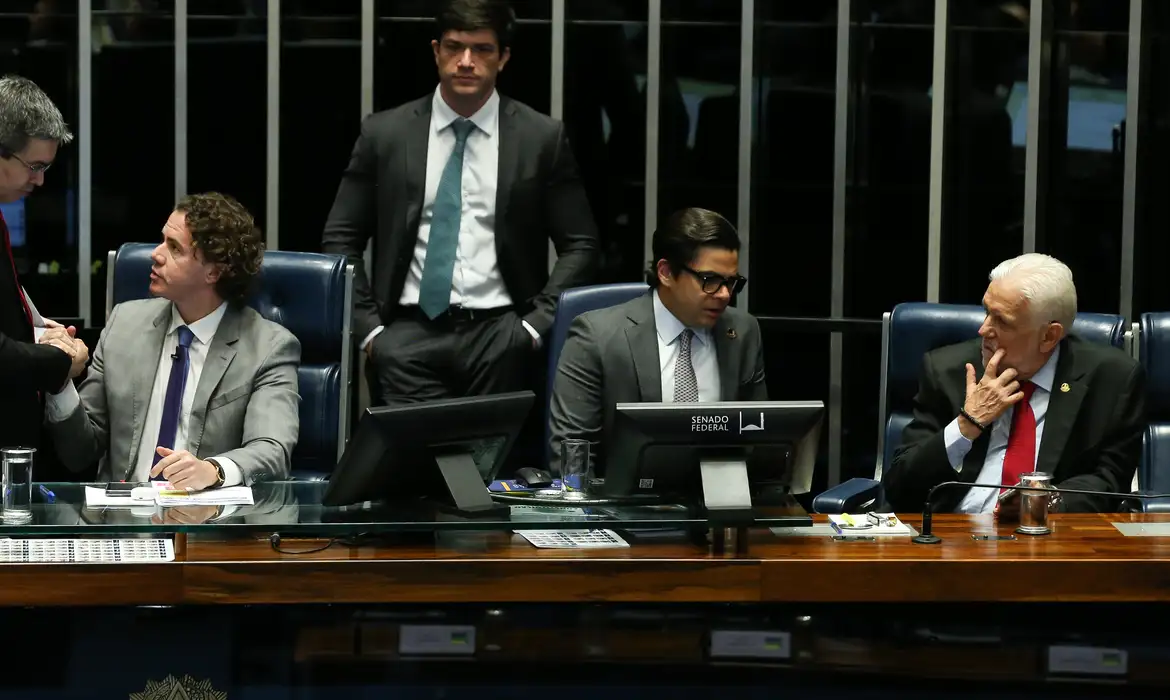 Senado aprova PL dos fundos exclusivos e offshores