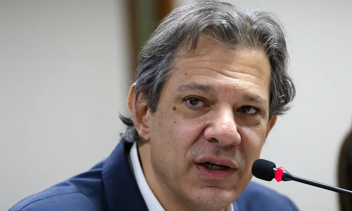 Haddad diz que continuará a buscar déficit zero em 2024