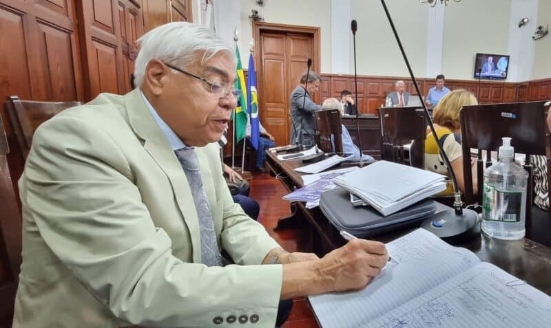 Azuaite manifesta repúdio contra ação policial durante votação da privatização