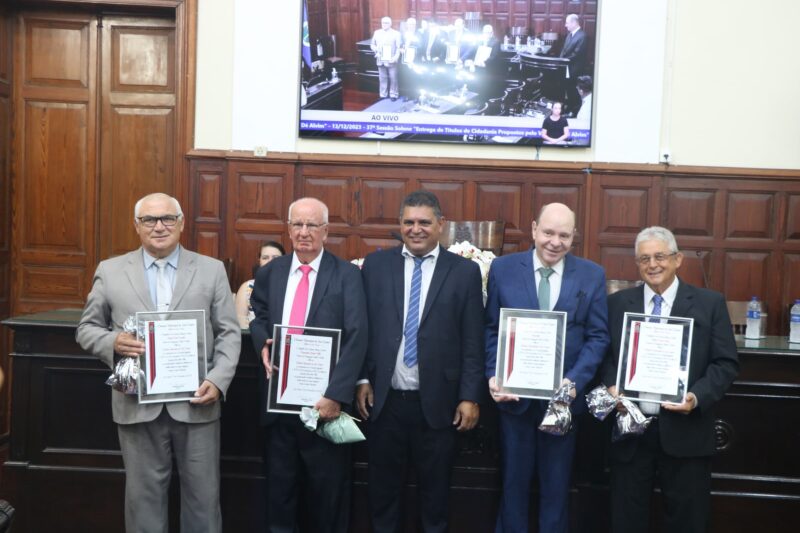 Câmara entrega títulos de cidadania benemérita e honorária
