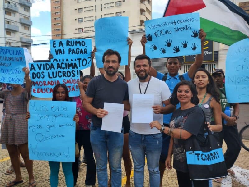Moradores de ocupação reivindicam casas na PROHAB
