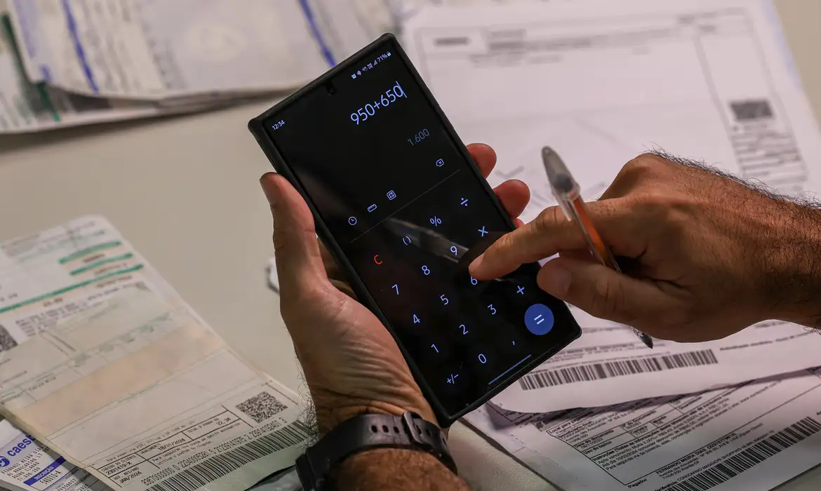 Endividamento aumenta entre as famílias