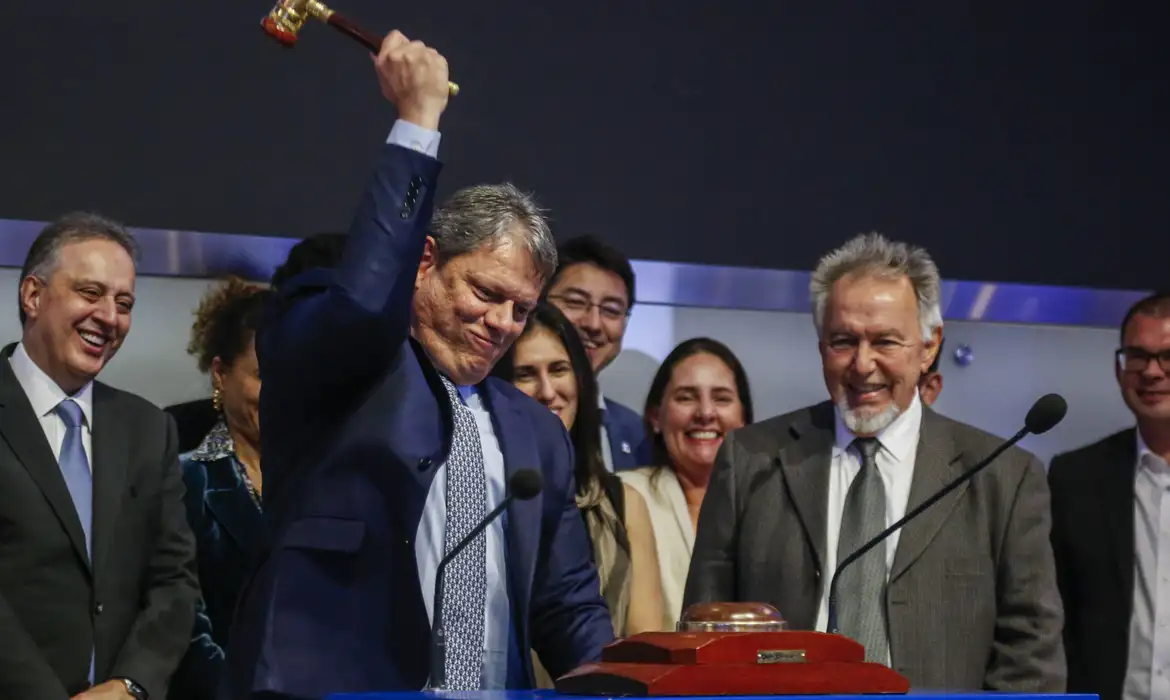 Fundo Phoenix compra estatal de energia por R$ 1 bilhão