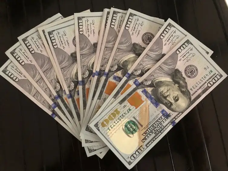 Dólar fecha estável mesmo com intervenção do Banco Central