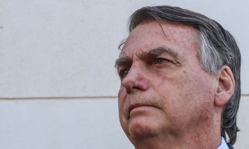 Bolsonaro está com obstrução intestinal e passa por laparotomia, diz boletim