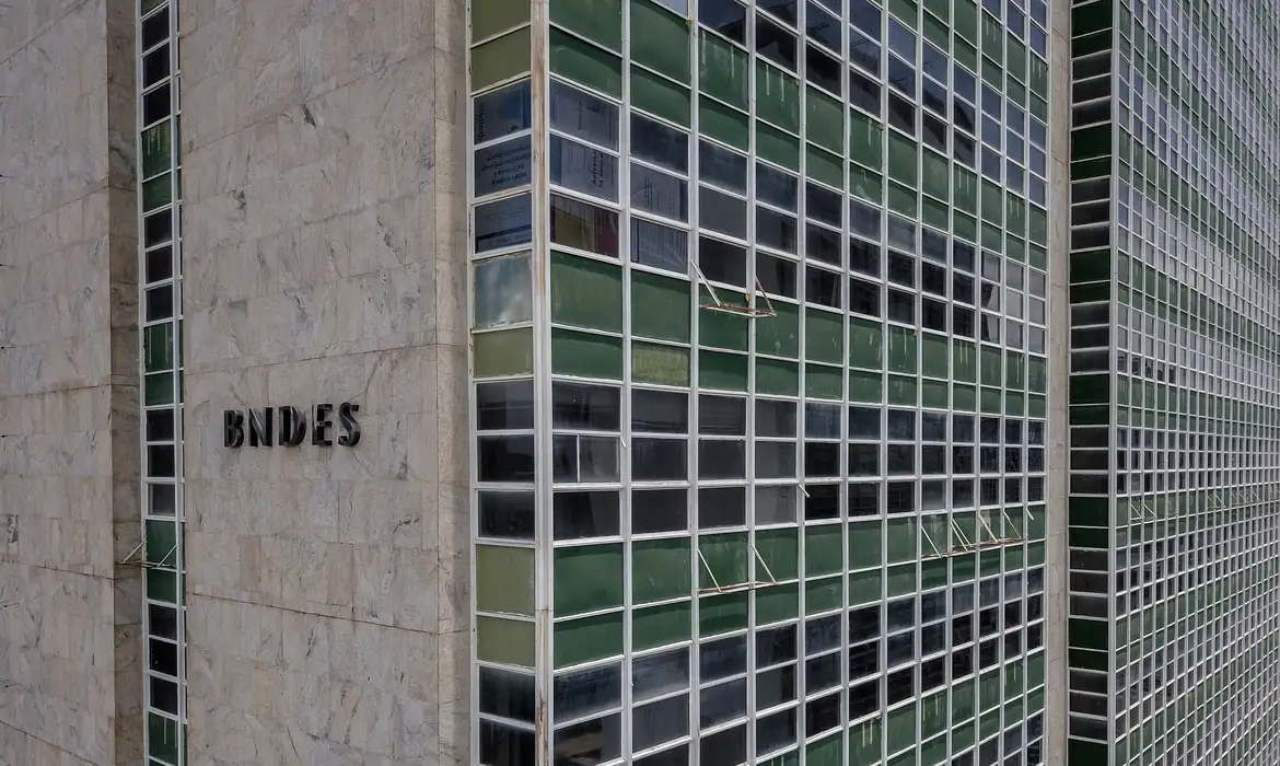 Empresas do RS podem pedir suspensão de débitos com BNDES