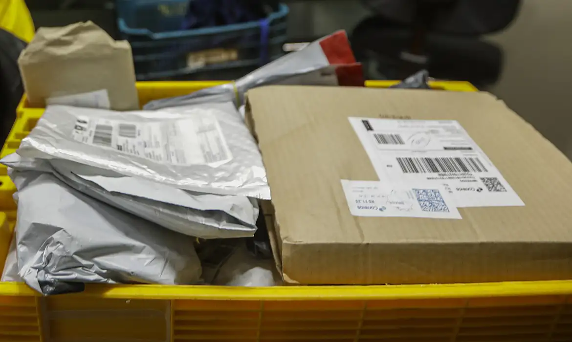 Senado adia decisão