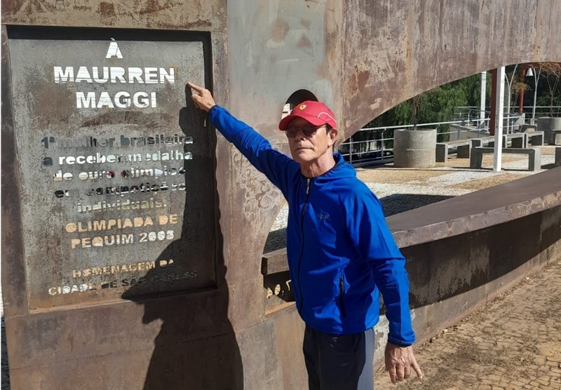 Professor Luis, pré-candidato a vereador, visita monumento Maurren Maggi