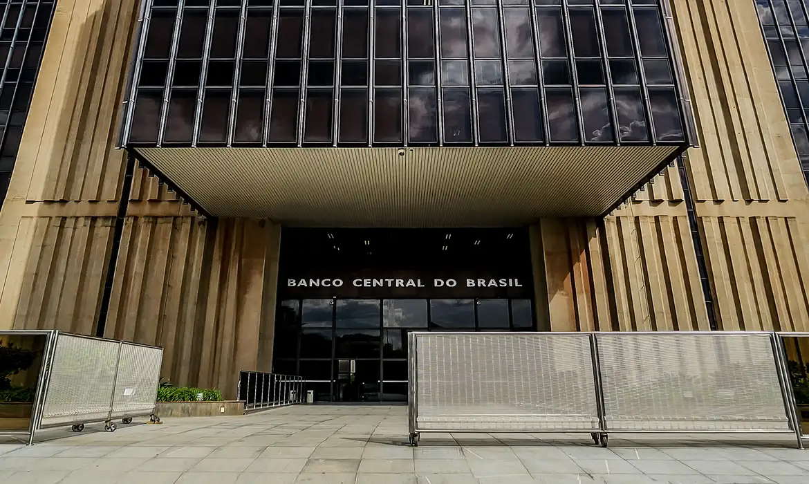 Previsão da inflação cai para 4%