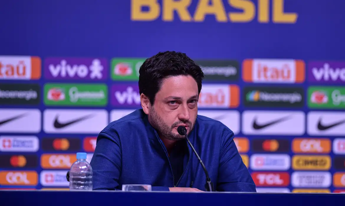 Arthur Elias se mostra otimista