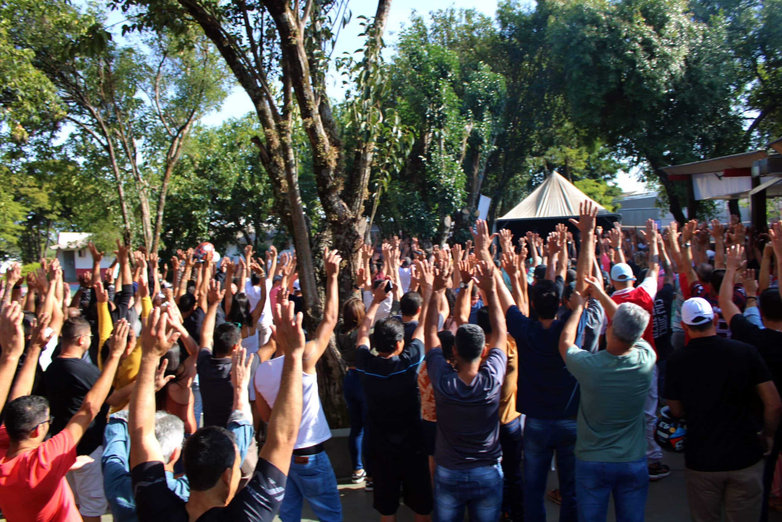 Assembleia reúne centenas de trabalhadores no Clube de Campo dos Metalúrgicos